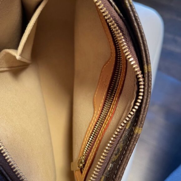 Louis Vuitton Looping Bag - Picture 9 of 11